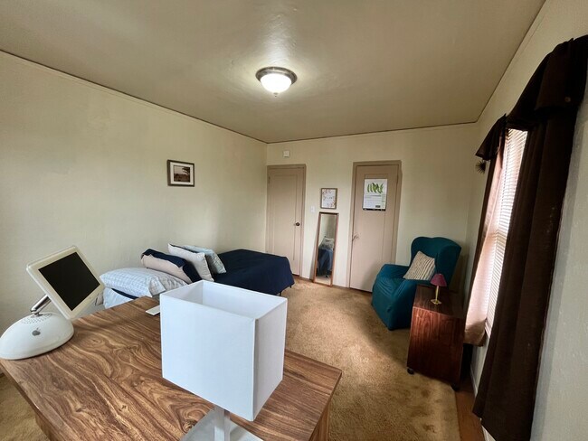 Bedroom 2 - 3000 Morcom Ave