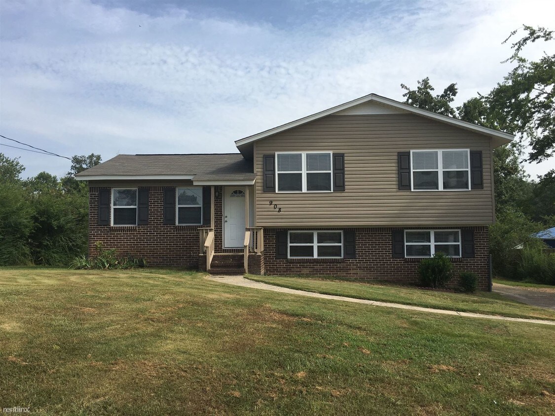 Primary Photo - 3 br, 2.5 bath House - 908 Country View Dr