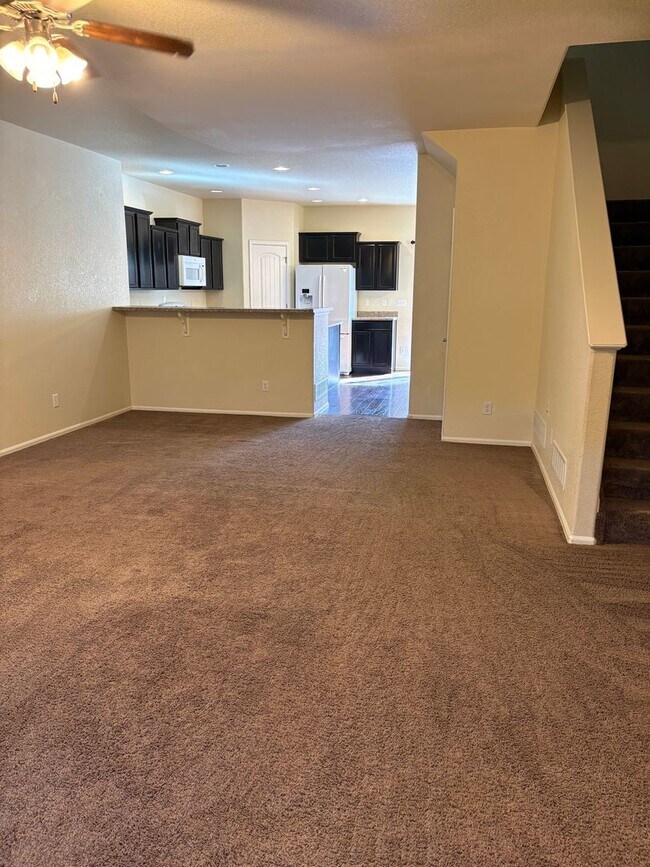 Foto del edificio - 3 Bedroom 2.5 Bath Townhome  with AC in Lorson Ranch