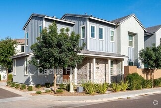 Building Photo - 2851 S Central Dr