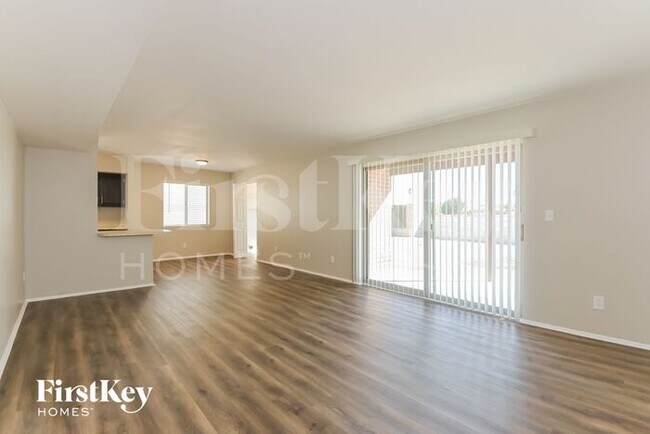 Foto del edificio - 9202 E 27th St