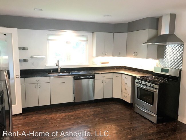 Building Photo - 4 br, 3 bath House - 10 Woodcrest Road