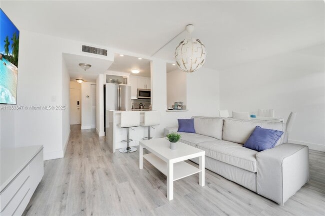 Foto del edificio - 3868 NE 169th St
