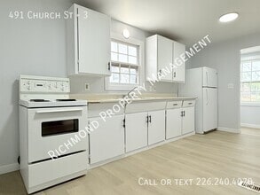 Building Photo - 491 Church St