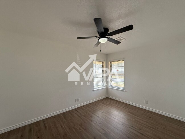 Foto del edificio - 4907 Stoneleigh Dr