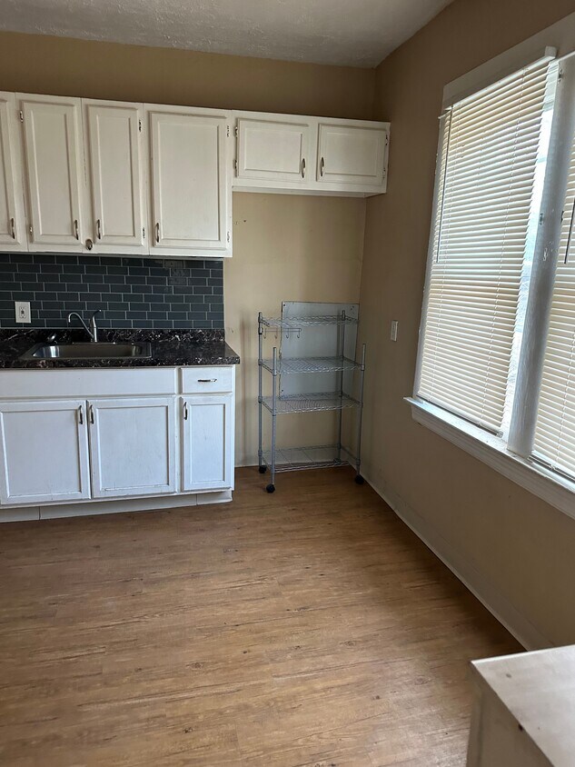 11702 Honeydale Ave Unit Dn, Cleveland, OH 44120 Condo for Rent in