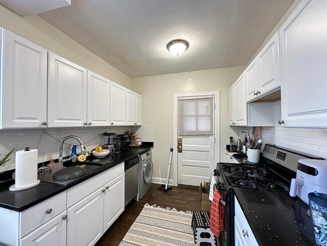 Building Photo - 3819.5 N Greenview Ave