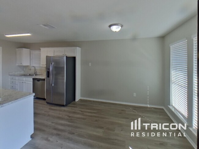 Building Photo - 909 Meadowdale Dr