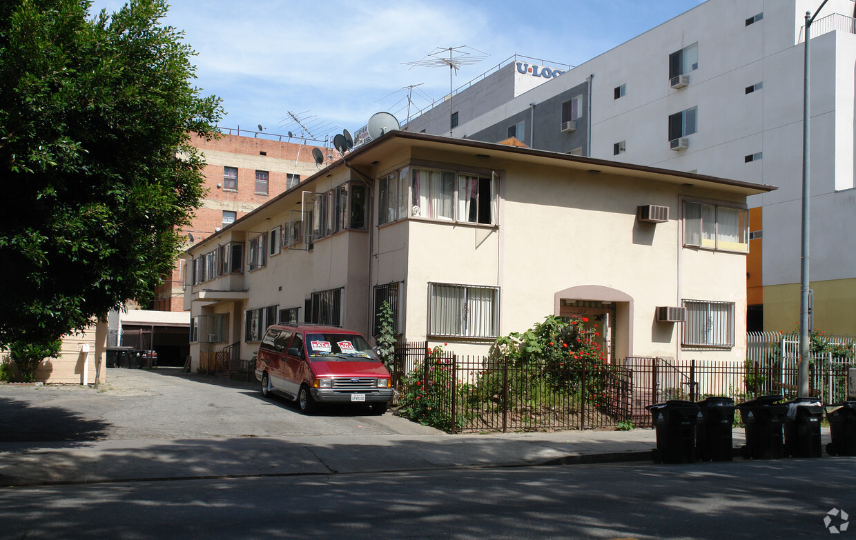 Foto del edificio - 750 Irolo St