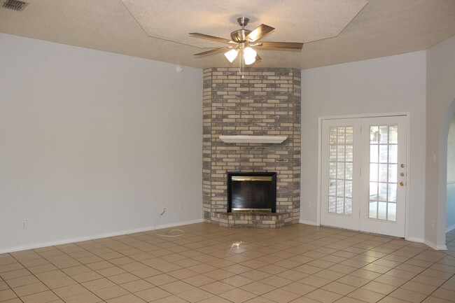 Building Photo - 3 Bedroom  Home in Jamesway Addition of Ki...