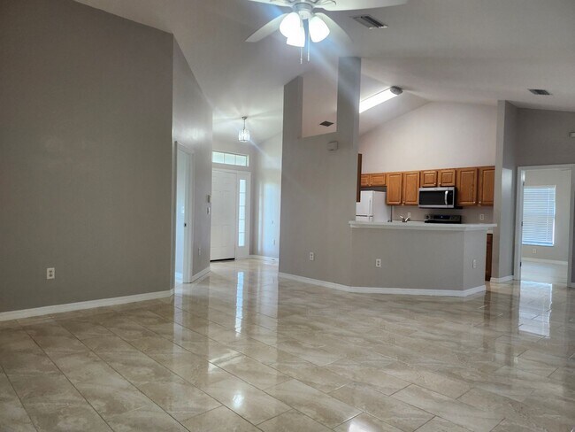 Foto del edificio - 1713 SW 13th St