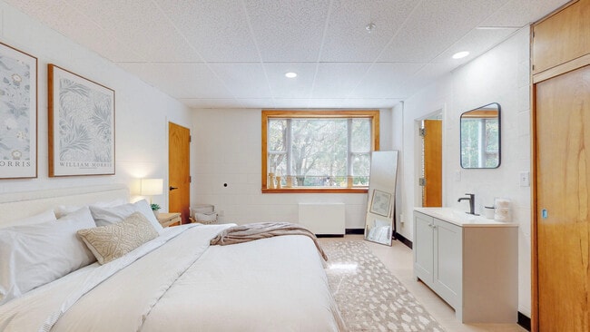 Building Photo - Parkline Apartments