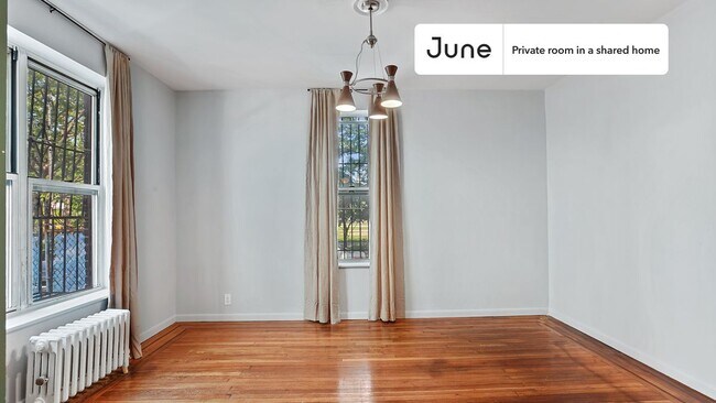 Foto del edificio - Private bedroom in 4 bed/1 bath Home