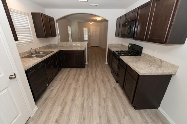 Foto del edificio - 16911 Lacey Bell Ln
