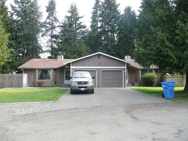 Foto principal - Spacious 2 Bedroom Duplex in Spanaway!
