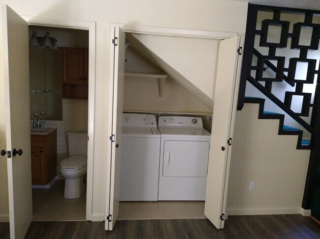 w/d 1/2 BATH DOWNSTAIRS - 103 Timber Wolf