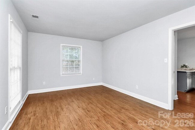 Foto del edificio - 919 Pineborough Rd