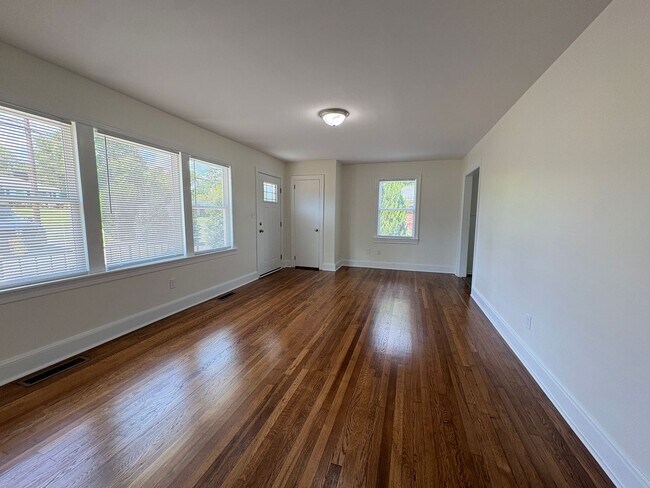 Foto del edificio - 308 Chapel Hill Rd