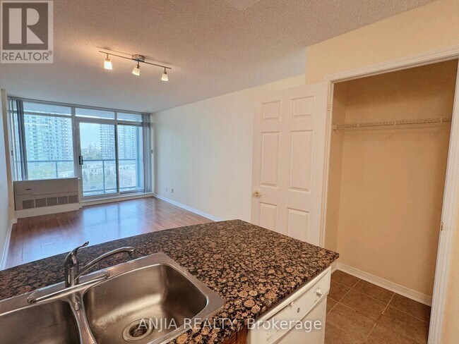 Photo du bâtiment - 5508-5508 Yonge St