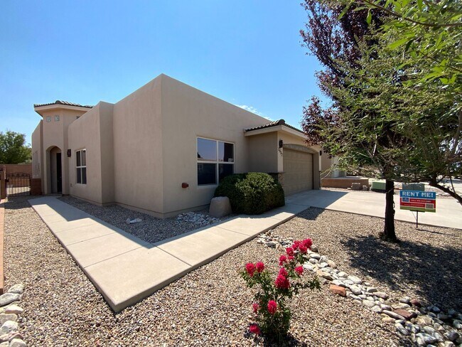 Building Photo - 3 Bedroom Custom Single Story Home Availab...