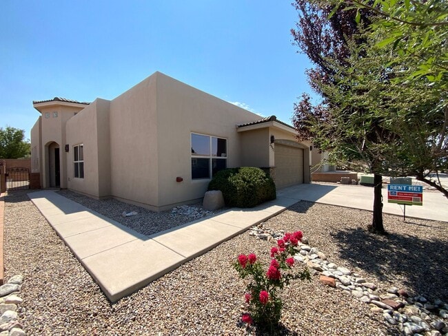 Foto del edificio - 3 Bedroom Custom Single Story Home Availab...