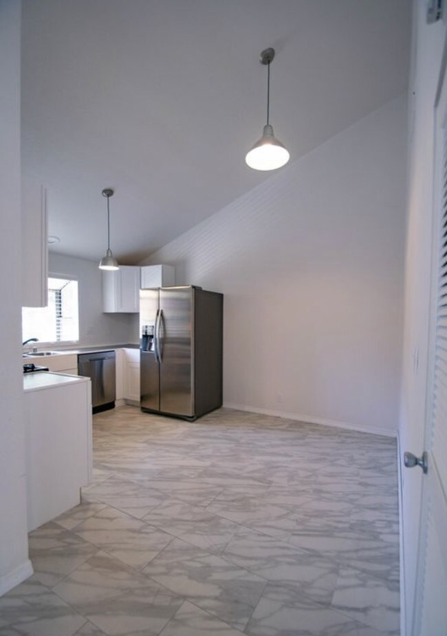 Foto del edificio - 5321 Colodny Dr