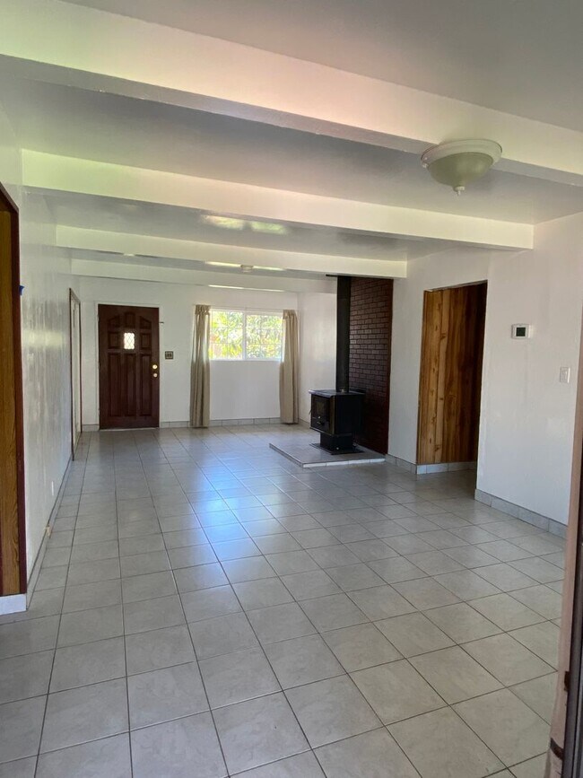 Foto del edificio - Nice 3 bedroom 1 bath with office Walking ...