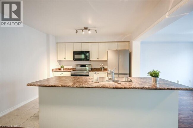 Building Photo - 7 Sirente Dr