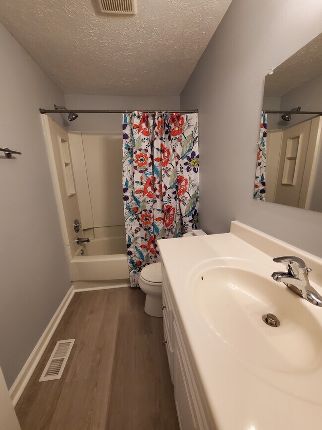 Foto del edificio - 4807 Grafton Rd