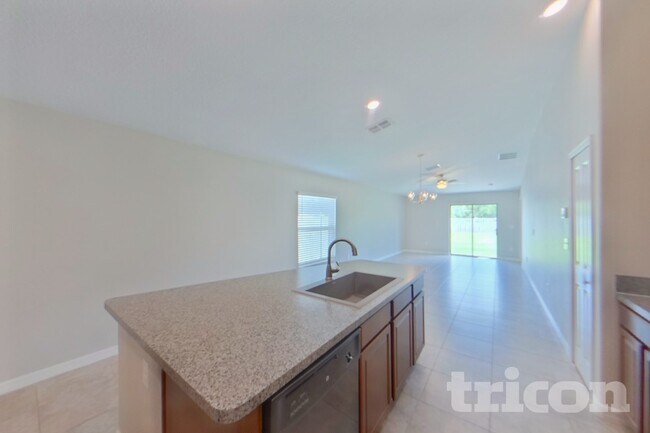 Building Photo - 5151 White Chicory Dr
