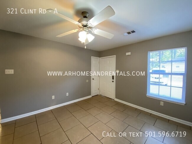 Foto del edificio - 321 Clint Rd - A | $850 | 2 beds, 2 full b...