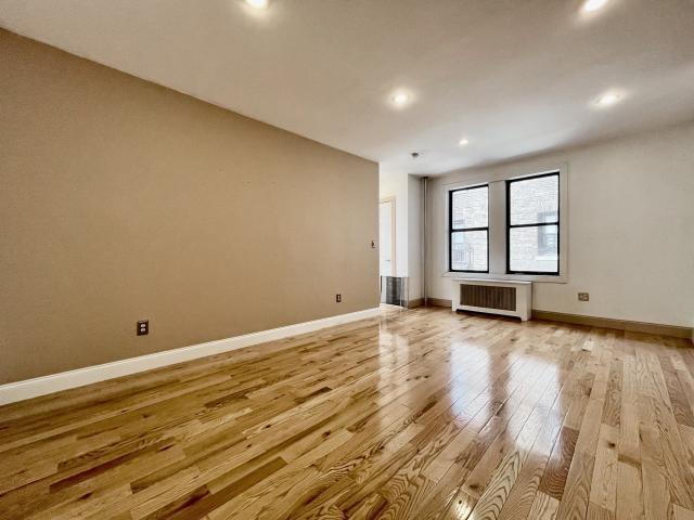 Foto principal - 1 bedroom in NEW YORK NY 10034