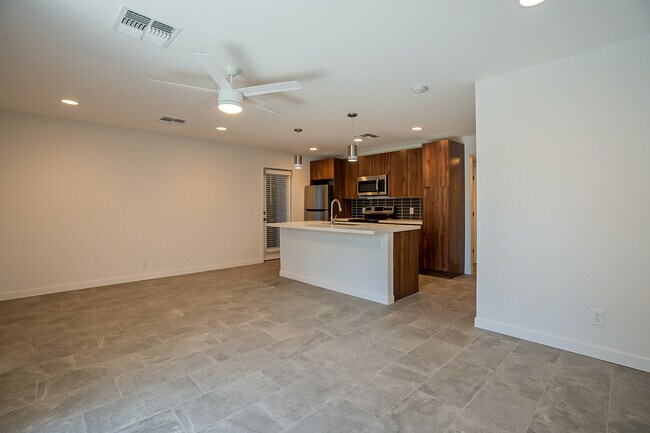Building Photo - 6227 N 13th Plz