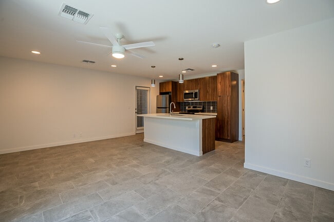 Building Photo - 6227 N 13th Plz
