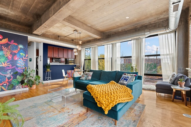 Building Photo - 1151 W 15th St