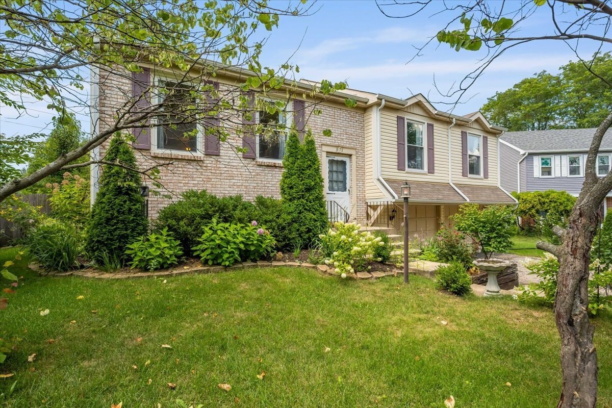 Primary Photo - 371 Larchmont Ct
