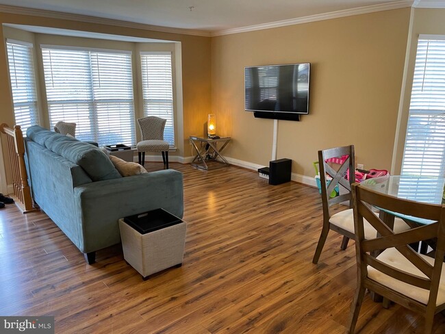 Building Photo - 6101 Lands End Ct