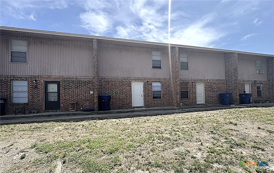 Foto principal - 402 S 2nd St