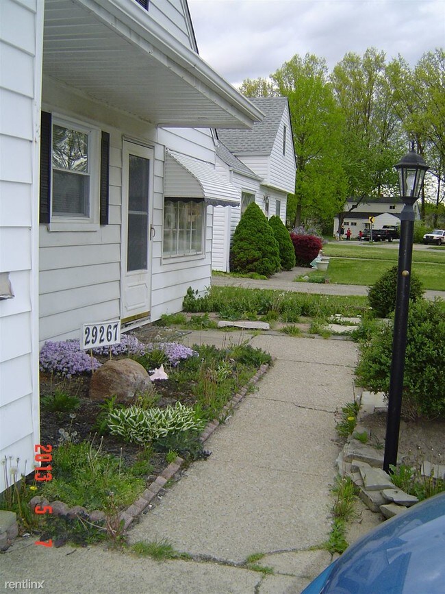 29267 Edgewood Dr, Willowick, OH 44095 House for Rent in Willowick