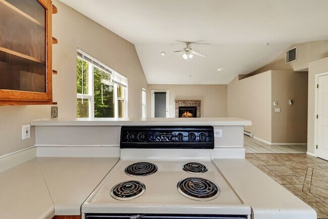 Foto del edificio - 3 bedroom home with fenced yard and garage in desirable neighborhood!