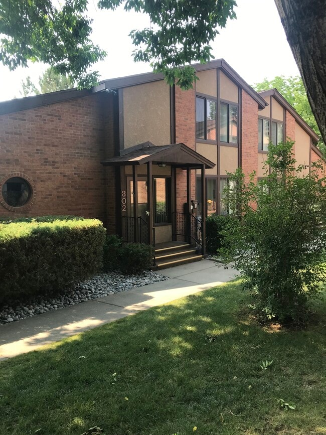 Building Photo - 636 Horizon Dr