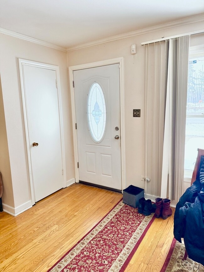 Foto del edificio - 2909 Oakton St