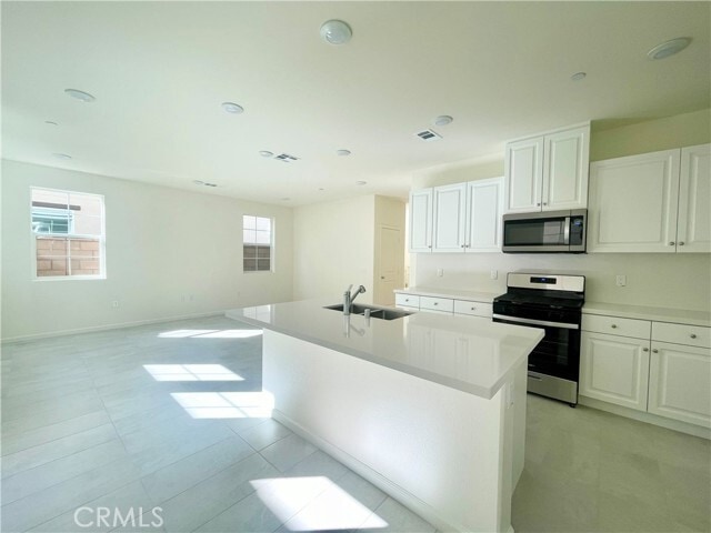 Building Photo - 4028 Summer Wy