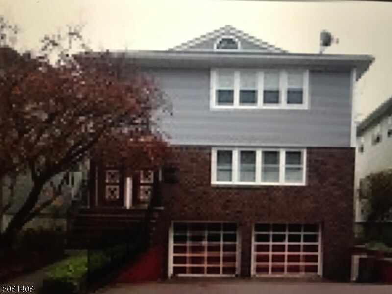 Primary Photo - 12 Hausmann Ct