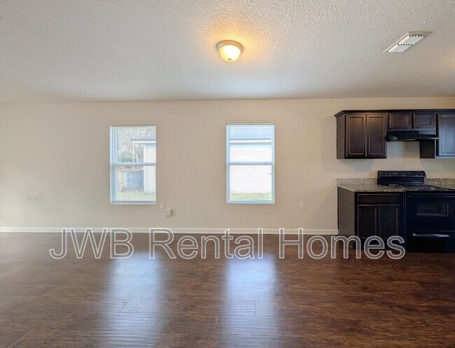 Building Photo - 8260 Maple St