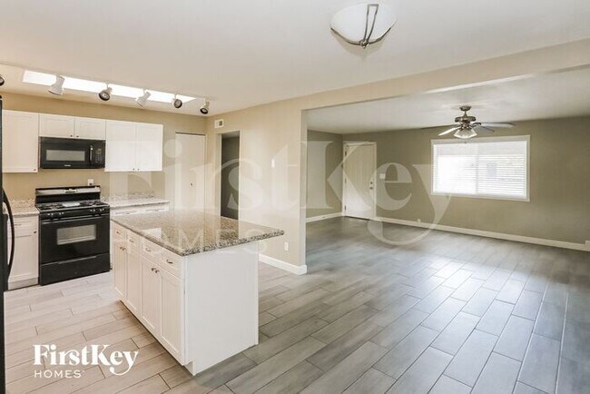 Foto del edificio - 9214 N 36th Dr