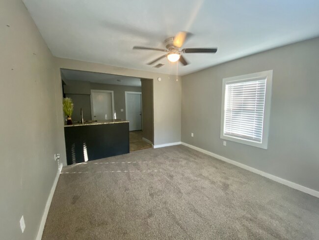 Foto del edificio - 815 Fairway Dr