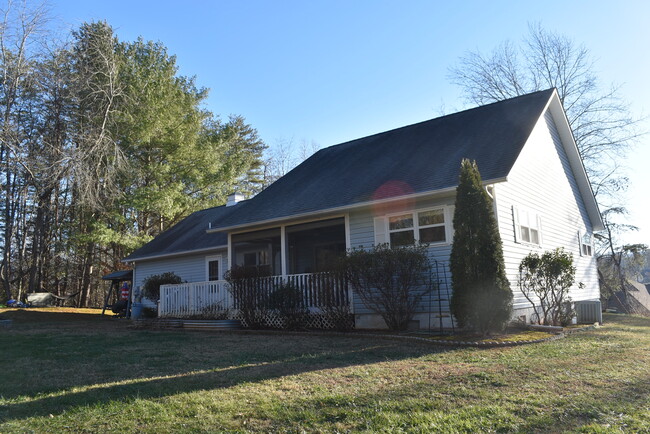 Building Photo - 549 Sneaking Creek Dr