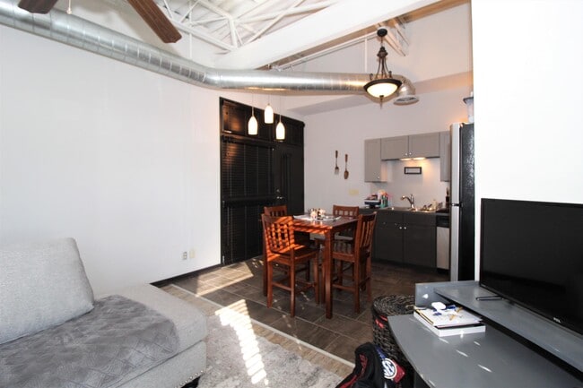 Building Photo - 313 E Lafayette St