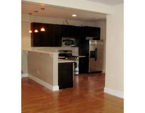 Primary Photo - 211 W 8th St